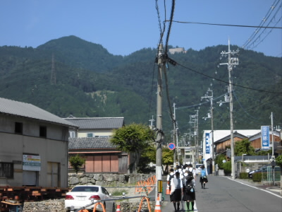 駅を降りて、比叡山へ向かう前にセブンイレブンでお昼とおやつの調達。