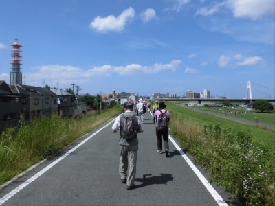 集合場所でも、多数の参加者でした。
