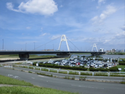 あの豊里大橋で、淀川を渡ります。
