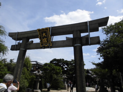 最初のおみやさんです。
でも、ここは菅原公ではなく、聖徳太子の伝承があるお宮さんです。


大宮は第27代安閑（あんかん）天皇を主祭神として祀られた神社です。主祭神御神体の木像は聖徳太子の直作といわれています。

大阪市のホームページより。
