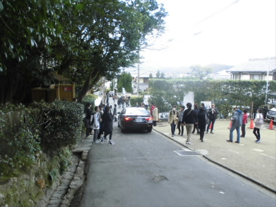 詩仙堂まで降りてくると、観光客でいっぱい。