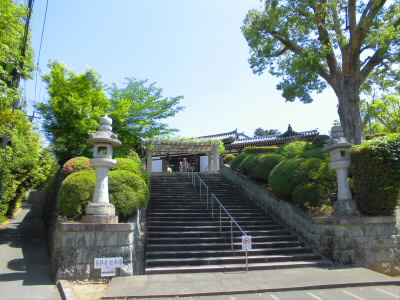 面白いところ歩かせてくれる、京阪のハイキングですが、裏から入って表に出るコースが多いのは気のせいか。