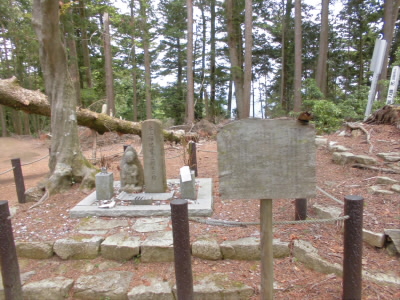 2019/06/09 10:41:08 紀貫之の墓