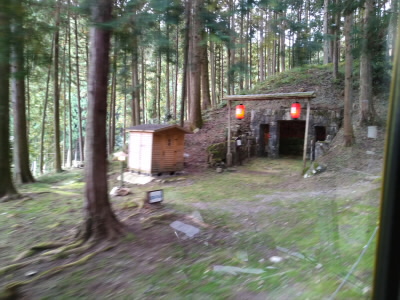 ほうらい駅です。
たぶん、もたて山で停車した時に、下りの車両がここで止まるのだと思います。
