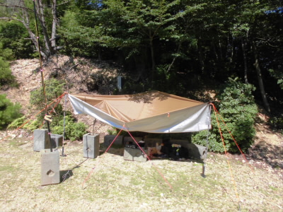 ターフはこんな感じで張りました。
これがなければ、暑さで熱中症になっていたかも。