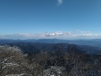愛宕だけに雪が積もっている感じです。