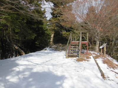 無線運用しているもたて山キャンプ場です。
ここも雪景色になっていました。