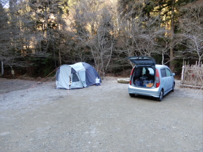 クルマも凍り付いていました。