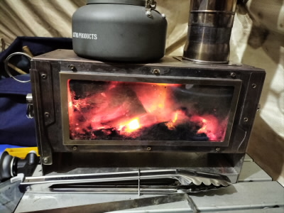 冬はやっぱり薪ストーブがいいです。