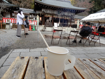 ここでも、甘酒のふるまいを受けました。