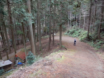 くだりはこんなに坂道です。