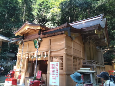 神社なので、神殿造りになっています。
