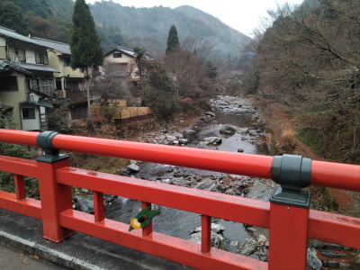 この先は、すたれた宿屋街なんですね。