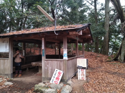 気温は低いが、暑くなり、下に来ていたダウンを脱いだ。