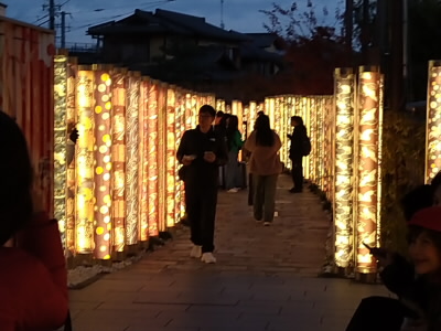 ライトアップがきれい。
立ち寄ったかいがあった。