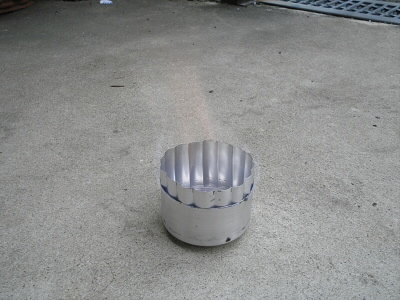 アルコールの炎は色が薄いので見えにくいですが、すぐに着火し、勢いよく燃え始めます。