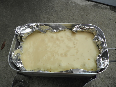 五分したら、表面にぶつぶつが出てきました。
ふたをして焼いています。