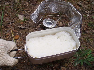 水に浸していないためか少し芯がありましたが、お焦げがなく炊けました。
水を入れた状態でお米を持っていくのがベストかな？